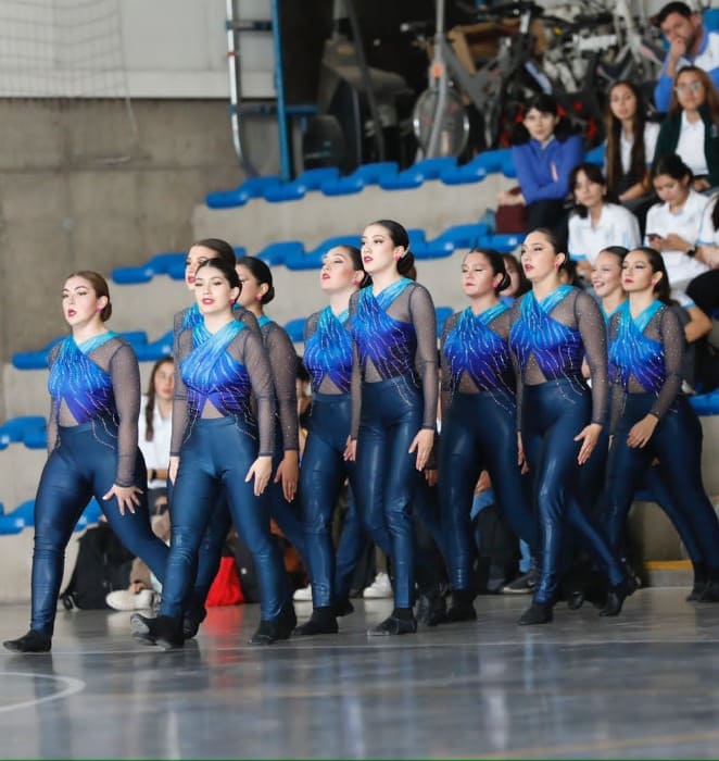 Grupo de estudiantes se preparan para realizar presentación en gala de Selecciones UC.