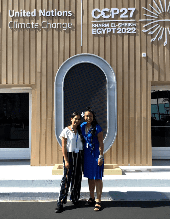 Estudiantes Moana y Catalina en el encuentro en Egipto 2022